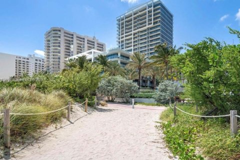 Condo in Miami Beach, Florida, 2 bedrooms  № 1391945 - photo 7