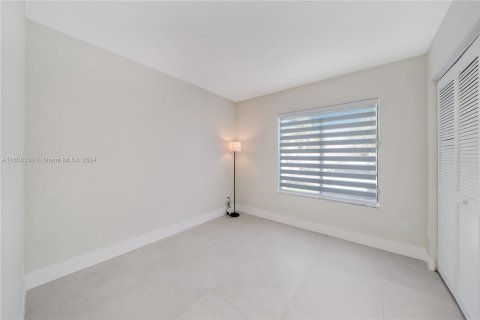 House in Miami, Florida 3 bedrooms, 130.34 sq.m. № 1391946 - photo 10