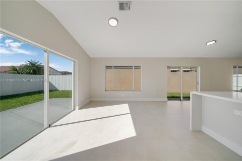 Casa en venta en Miami, Florida, 3 dormitorios, 130.34 m2 № 1391946 - foto 9