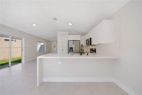 Casa en venta en Miami, Florida, 3 dormitorios, 130.34 m2 № 1391946 - foto 8