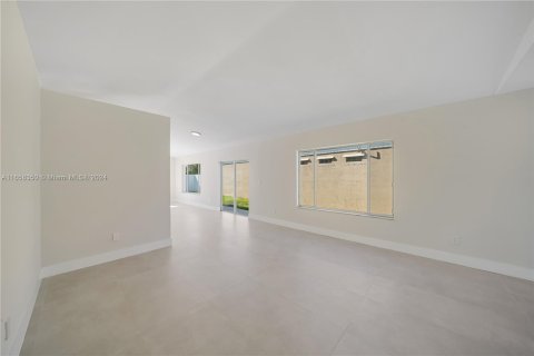 Villa ou maison à vendre à Miami, Floride: 3 chambres, 130.34 m2 № 1391946 - photo 4