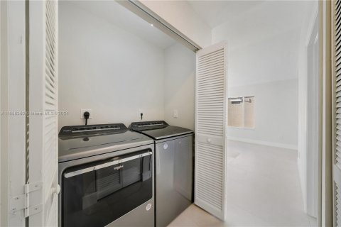 Casa en venta en Miami, Florida, 3 dormitorios, 130.34 m2 № 1391946 - foto 14