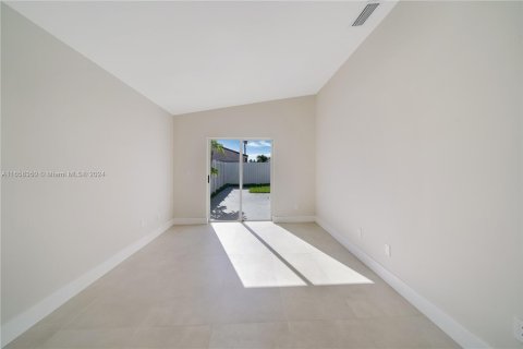 House in Miami, Florida 3 bedrooms, 130.34 sq.m. № 1391946 - photo 19