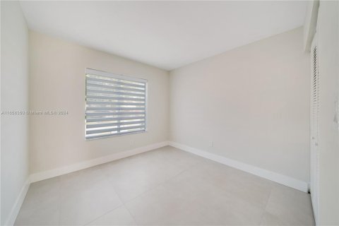 House in Miami, Florida 3 bedrooms, 130.34 sq.m. № 1391946 - photo 13