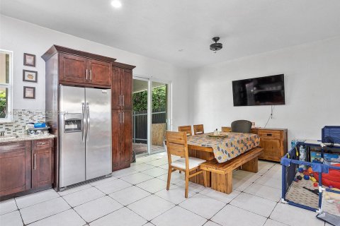 Touwnhouse à vendre à Hialeah, Floride: 3 chambres, 143.07 m2 № 1406117 - photo 3