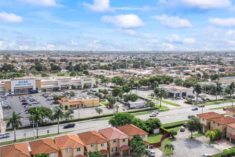 Townhouse in Hialeah, Florida 3 bedrooms, 143.07 sq.m. № 1406117 - photo 26