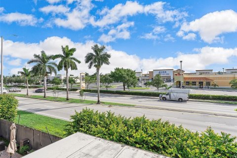 Townhouse in Hialeah, Florida 3 bedrooms, 143.07 sq.m. № 1406117 - photo 21