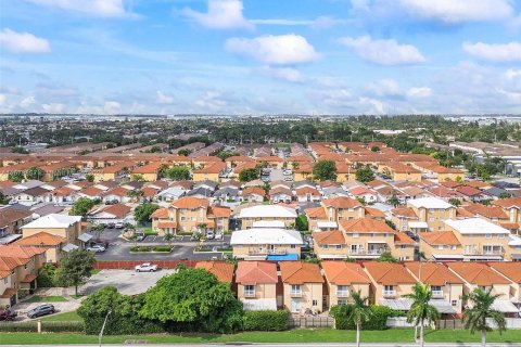 Townhouse in Hialeah, Florida 3 bedrooms, 143.07 sq.m. № 1406117 - photo 28