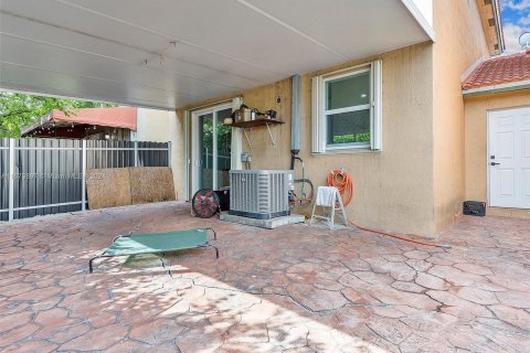 Touwnhouse à vendre à Hialeah, Floride: 3 chambres, 143.07 m2 № 1406117 - photo 23