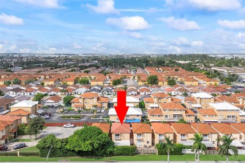 Adosado en venta en Hialeah, Florida, 3 dormitorios, 143.07 m2 № 1406117 - foto 27