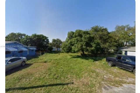 Terreno en venta en Miami, Florida № 1406116 - foto 1