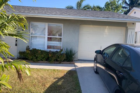 House in Lake Worth, Florida 2 bedrooms, 80.27 sq.m. № 1132782 - photo 8