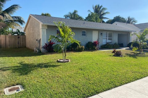 House in Lake Worth, Florida 2 bedrooms, 80.27 sq.m. № 1132782 - photo 3