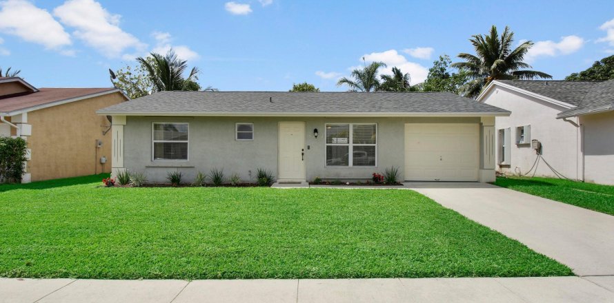 House in Lake Worth, Florida 2 bedrooms, 80.27 sq.m. № 1132782