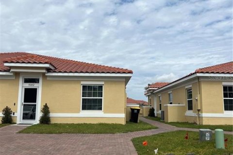 Снять в аренду квартиру в Киссимми, Флорида 2 спальни, 101.17м2, № 1514438 - фото 1