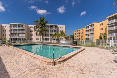 Condominio en venta en Dania Beach, Florida, 1 dormitorio, 74.32 m2 № 1224535 - foto 14
