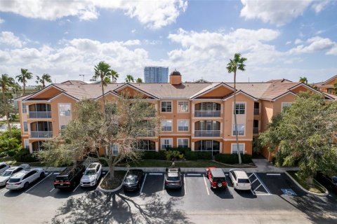 Condo in Tampa, Florida, 2 bedrooms  № 1425722 - photo 1