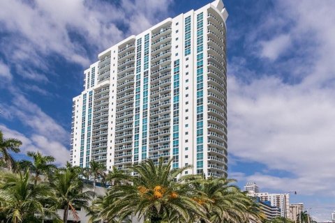 Condominio en venta en Hallandale Beach, Florida, 2 dormitorios, 121.33 m2 № 965861 - foto 13