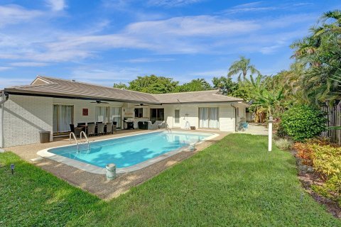 Casa en venta en Fort Lauderdale, Florida, 5 dormitorios, 221.57 m2 № 1187715 - foto 4