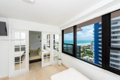 Condo in Miami Beach, Florida, 2 bedrooms  № 1188105 - photo 10