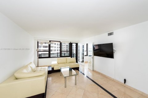 Condo in Miami Beach, Florida, 2 bedrooms  № 1188105 - photo 12