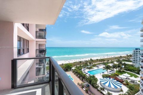 Condo in Miami Beach, Florida, 2 bedrooms  № 1188105 - photo 1