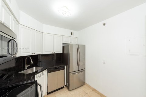 Condo in Miami Beach, Florida, 2 bedrooms  № 1188105 - photo 14