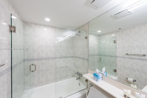 Condo in Miami Beach, Florida, 2 bedrooms  № 1188105 - photo 6