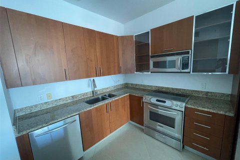 Condo in Hallandale Beach, Florida, 1 bedroom  № 992057 - photo 17