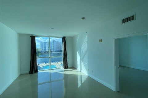 Condominio en venta en Hallandale Beach, Florida, 1 dormitorio, 77.67 m2 № 992057 - foto 6