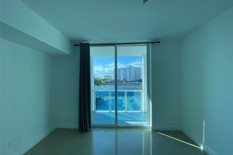 Copropriété à vendre à Hallandale Beach, Floride: 1 chambre, 77.67 m2 № 992057 - photo 4