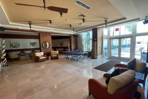 Condominio en venta en Hallandale Beach, Florida, 1 dormitorio, 77.67 m2 № 992057 - foto 9