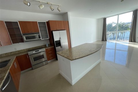 Condo in Hallandale Beach, Florida, 1 bedroom  № 992057 - photo 29