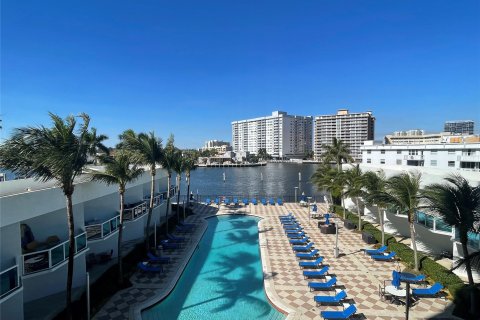 Condominio en venta en Hallandale Beach, Florida, 1 dormitorio, 77.67 m2 № 992057 - foto 27