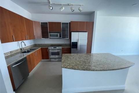 Condo in Hallandale Beach, Florida, 1 bedroom  № 992057 - photo 25