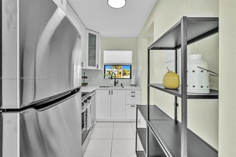 Adosado en venta en Lighthouse Point, Florida, 1 dormitorio, 78.04 m2 № 1360728 - foto 9