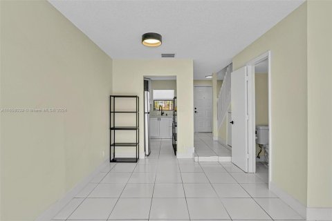 Townhouse in Lighthouse Point, Florida 1 bedroom, 78.04 sq.m. № 1360728 - photo 19