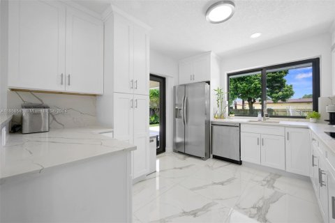 Casa en alquiler en North Miami Beach, Florida, 4 dormitorios, 190.64 m2 № 1360780 - foto 26