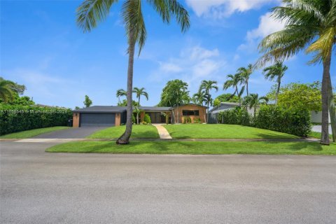 Villa ou maison à louer à North Miami Beach, Floride: 4 chambres, 190.64 m2 № 1360780 - photo 9