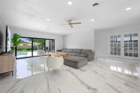 Villa ou maison à louer à North Miami Beach, Floride: 4 chambres, 190.64 m2 № 1360780 - photo 21