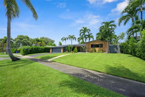 Villa ou maison à louer à North Miami Beach, Floride: 4 chambres, 190.64 m2 № 1360780 - photo 8