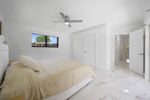 Villa ou maison à louer à North Miami Beach, Floride: 4 chambres, 190.64 m2 № 1360780 - photo 17