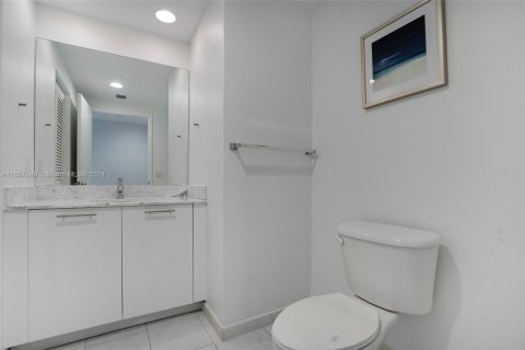 Copropriété à vendre à Miami, Floride: 2 chambres, 119.75 m2 № 1360727 - photo 16