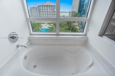 Condo in Miami, Florida, 2 bedrooms  № 1360727 - photo 14