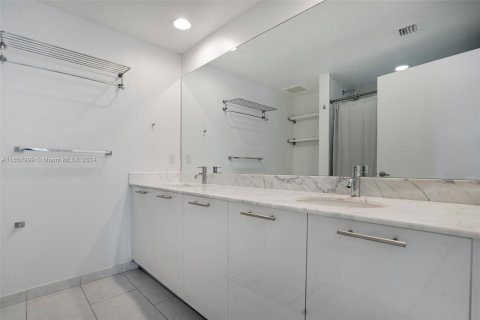 Copropriété à vendre à Miami, Floride: 2 chambres, 119.75 m2 № 1360727 - photo 15