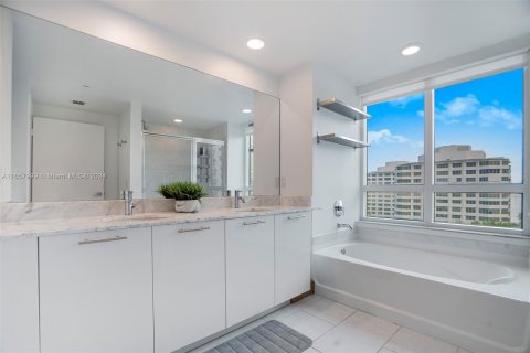 Copropriété à vendre à Miami, Floride: 2 chambres, 119.75 m2 № 1360727 - photo 13