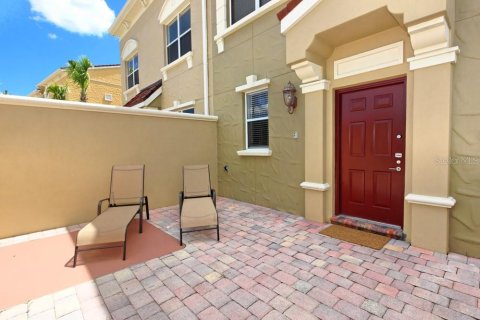 Townhouse in Davenport, Florida 4 bedrooms, 182.83 sq.m. № 1300392 - photo 1