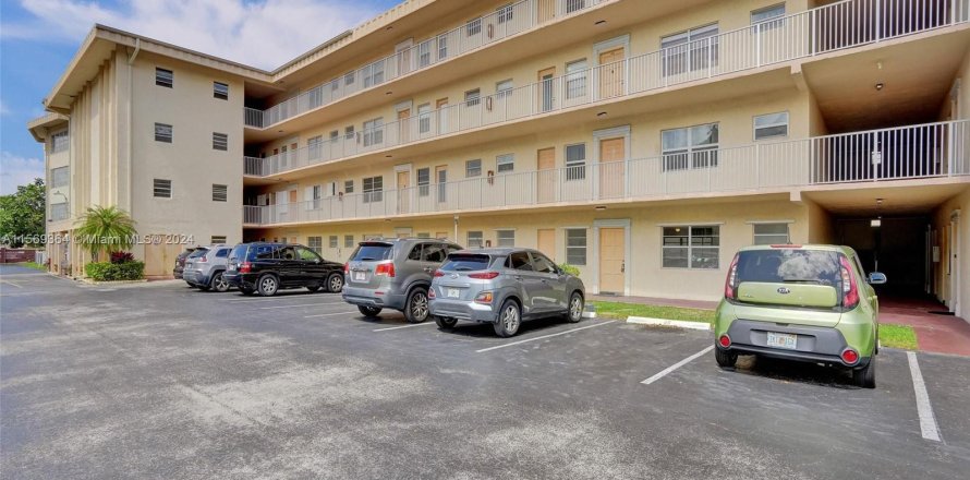 Condo in Lauderdale Lakes, Florida, 2 bedrooms  № 1162140