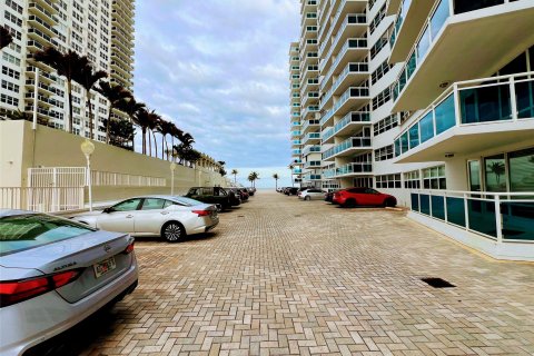 Condo in Fort Lauderdale, Florida, 2 bedrooms  № 978154 - photo 10