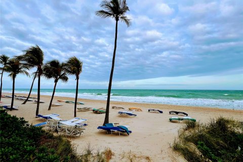 Condo in Fort Lauderdale, Florida, 2 bedrooms  № 978154 - photo 1